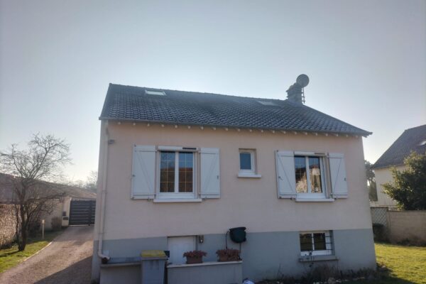 Démoussage toiture et protection hydrofuge avant